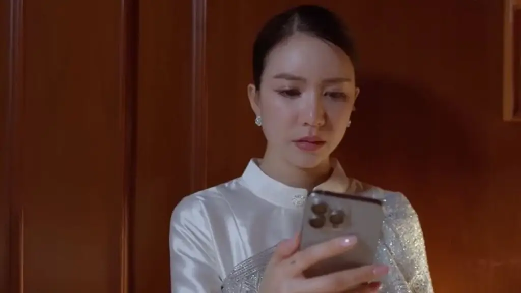 Thai GL fan eagerly awaiting new episode release with intense anticipation.